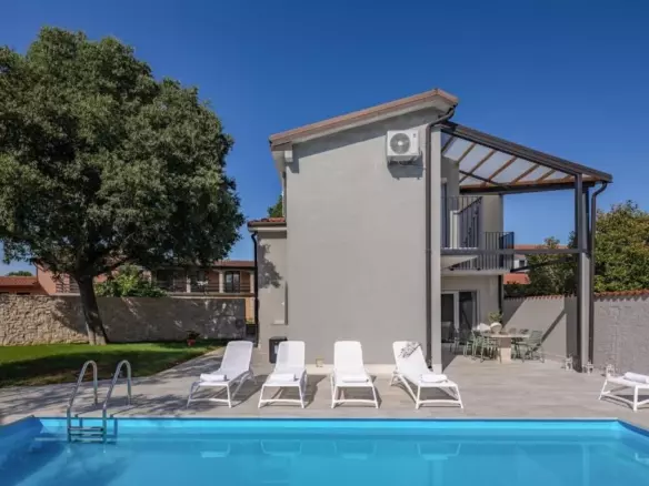 4-bedroom Villa In Brtonigla, Croatia (165 M²)