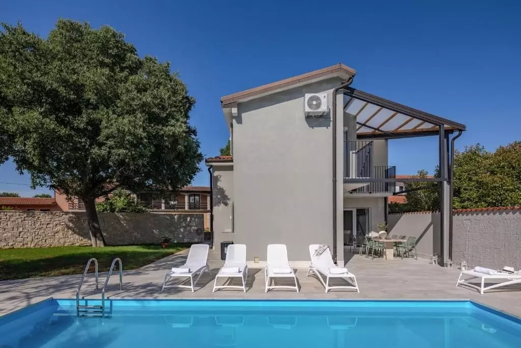 4-bedroom Villa In Brtonigla, Croatia (165 M²)