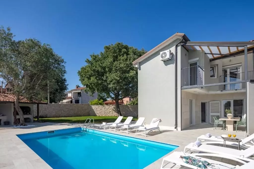 4-bedroom Villa In Brtonigla, Croatia (165 M²)