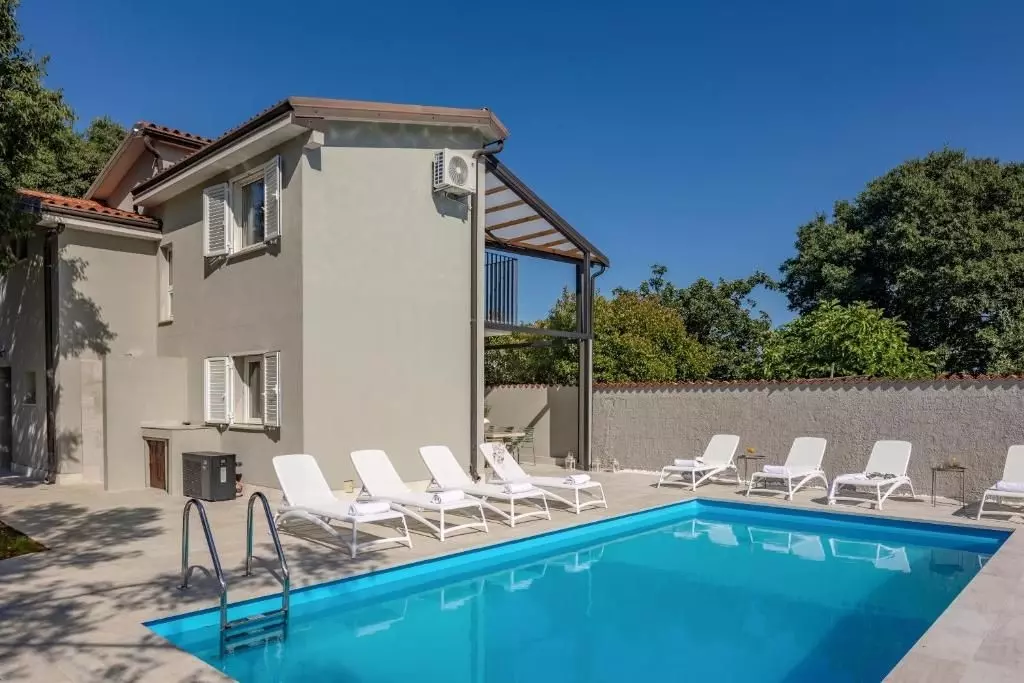 4-bedroom Villa In Brtonigla, Croatia (165 M²)