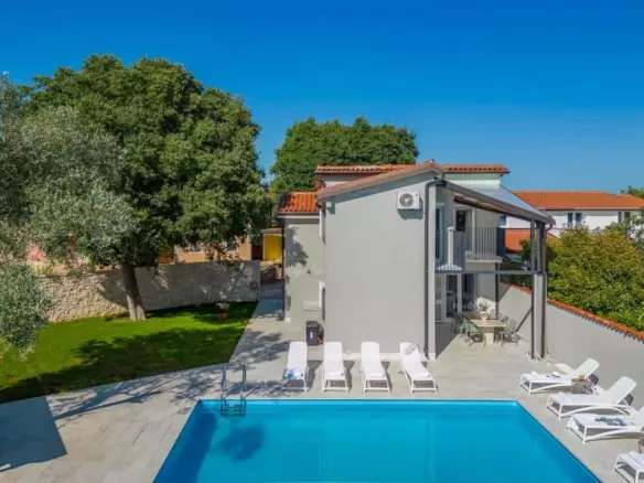 4-bedroom Villa In Brtonigla, Croatia (165 M²)