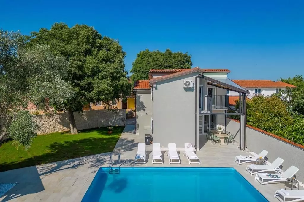 4-bedroom Villa In Brtonigla, Croatia (165 M²)
