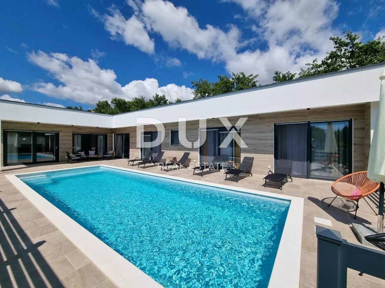 3-bedroom Villa In Svetvinčenat, Croatia (220 M²)