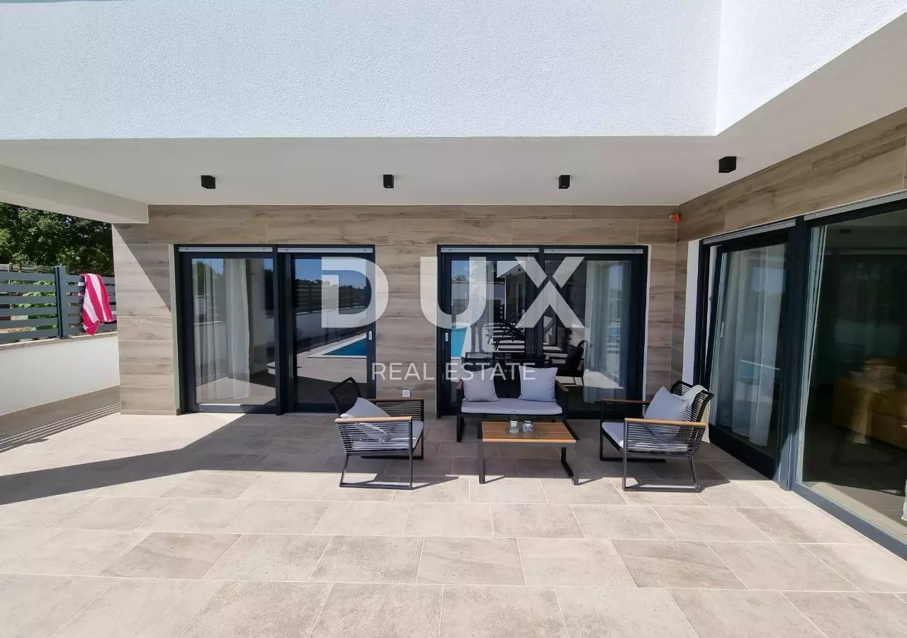 3-bedroom Villa In Svetvinčenat, Croatia (220 M²)