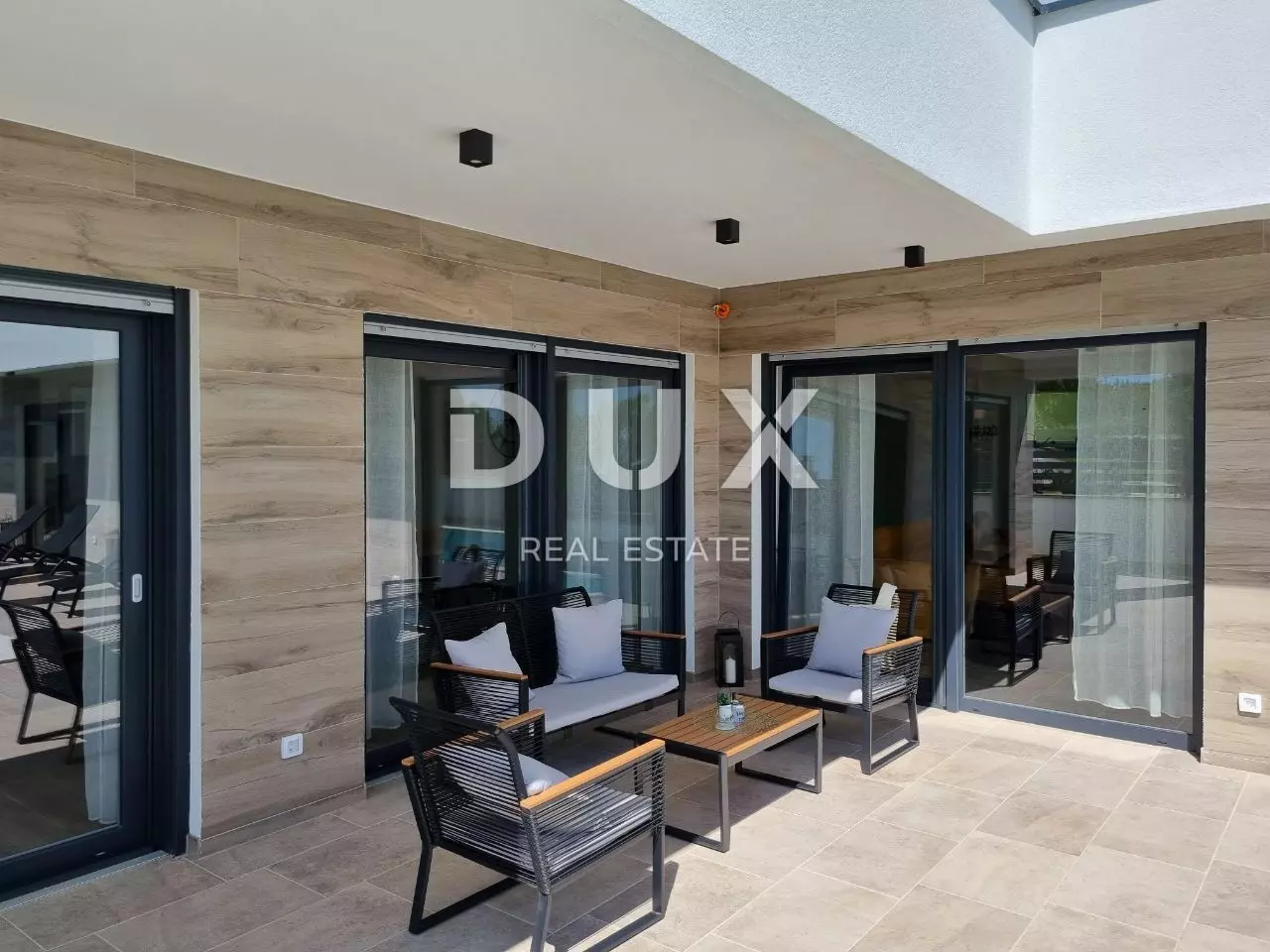 3-bedroom Villa In Svetvinčenat, Croatia (220 M²)