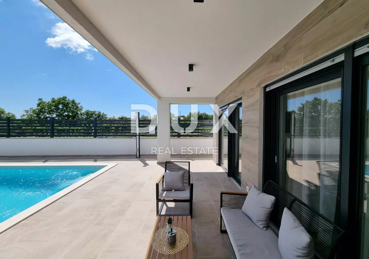 3-bedroom Villa In Svetvinčenat, Croatia (220 M²)