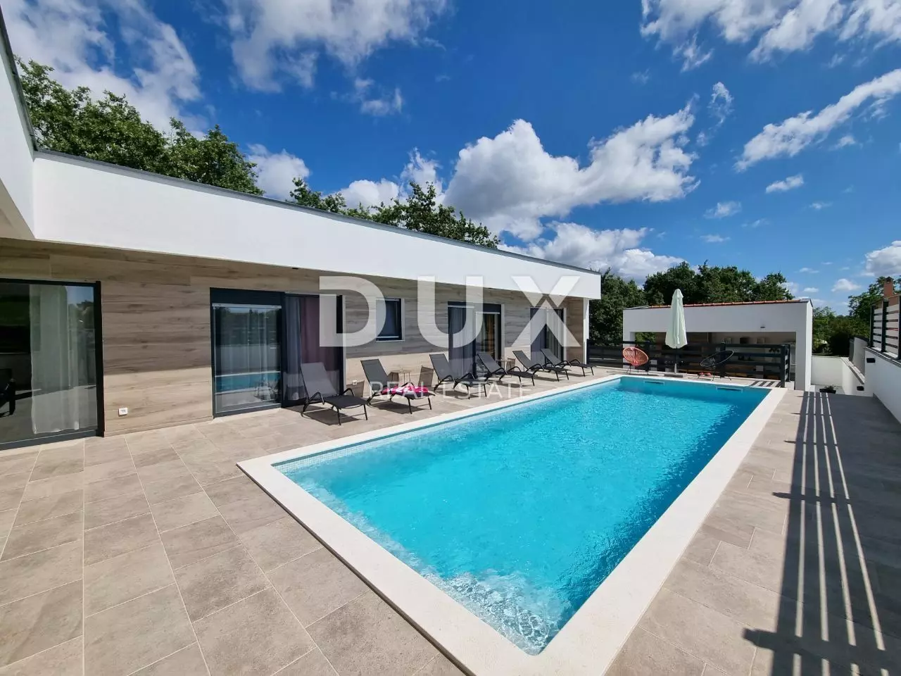 3-bedroom Villa In Svetvinčenat, Croatia (220 M²)