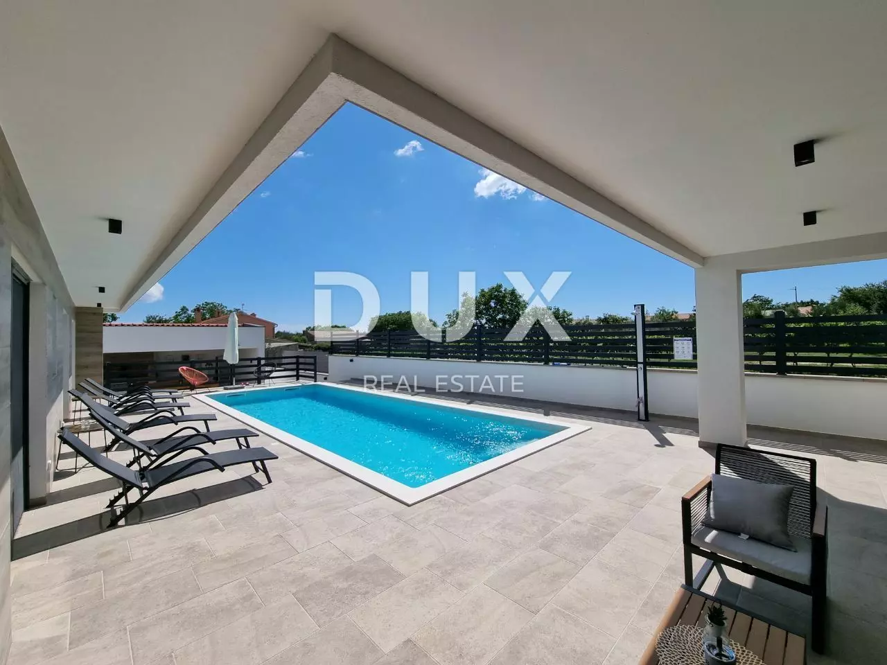 3-bedroom Villa In Svetvinčenat, Croatia (220 M²)