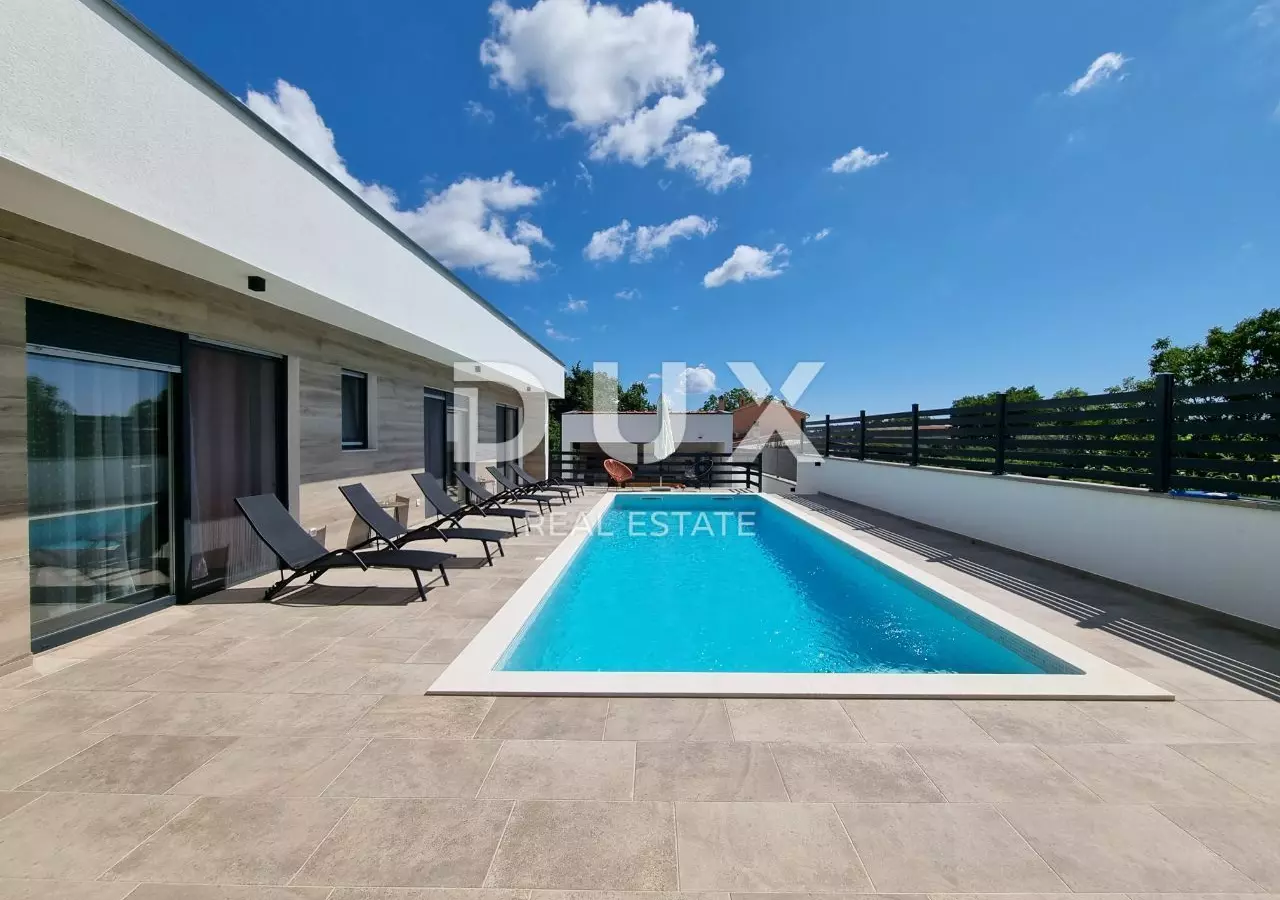 3-bedroom Villa In Svetvinčenat, Croatia (220 M²)