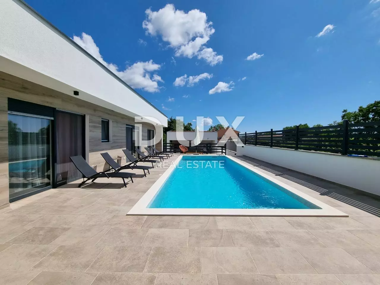 3-bedroom Villa In Svetvinčenat, Croatia (220 M²)