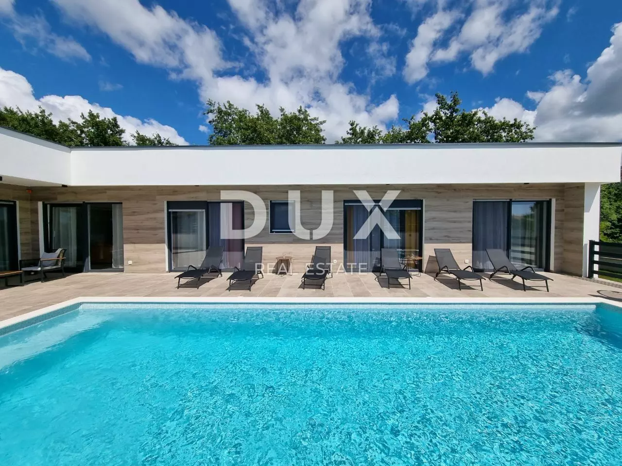 3-bedroom Villa In Svetvinčenat, Croatia (220 M²)