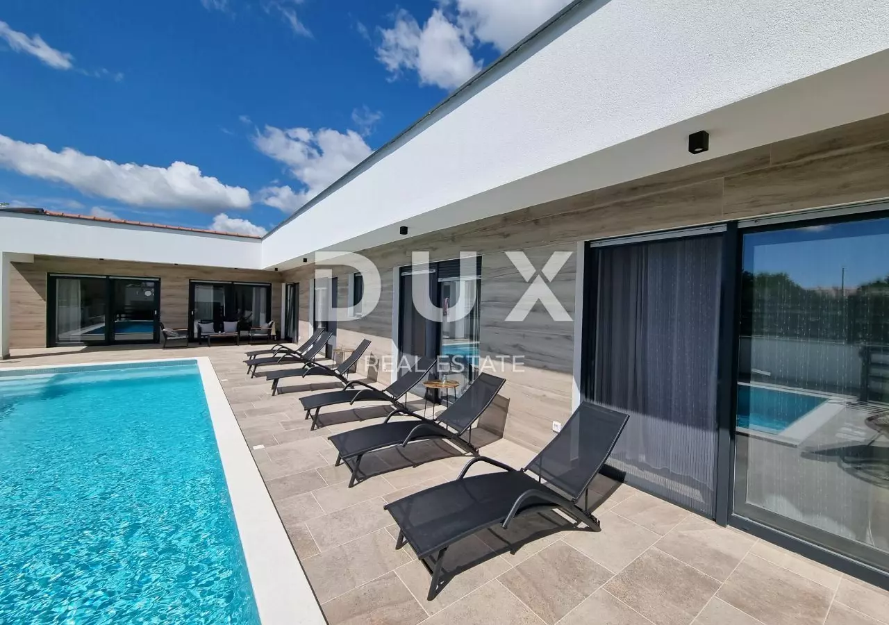3-bedroom Villa In Svetvinčenat, Croatia (220 M²)