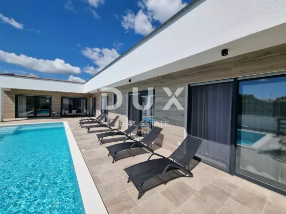 3-bedroom Villa In Svetvinčenat, Croatia (220 M²)