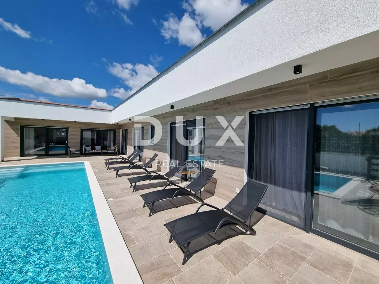 3-bedroom Villa In Svetvinčenat, Croatia (220 M²)