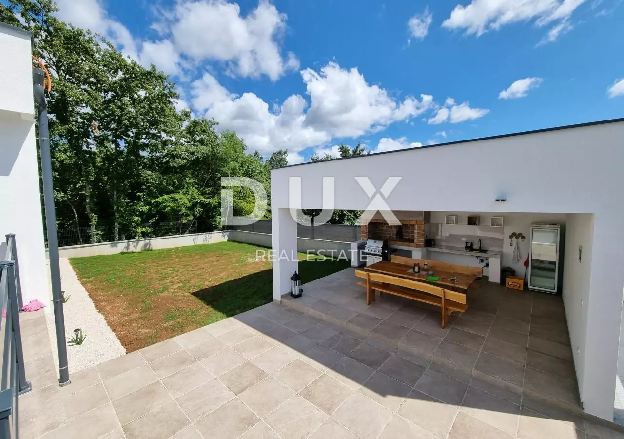 3-bedroom Villa In Svetvinčenat, Croatia (220 M²)