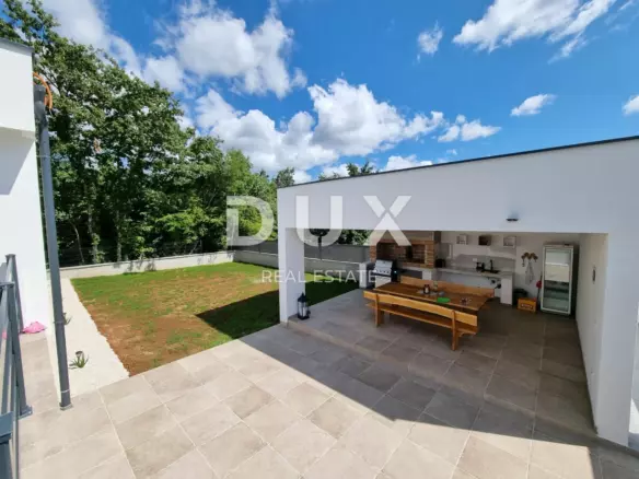 3-bedroom Villa In Svetvinčenat, Croatia (220 M²)