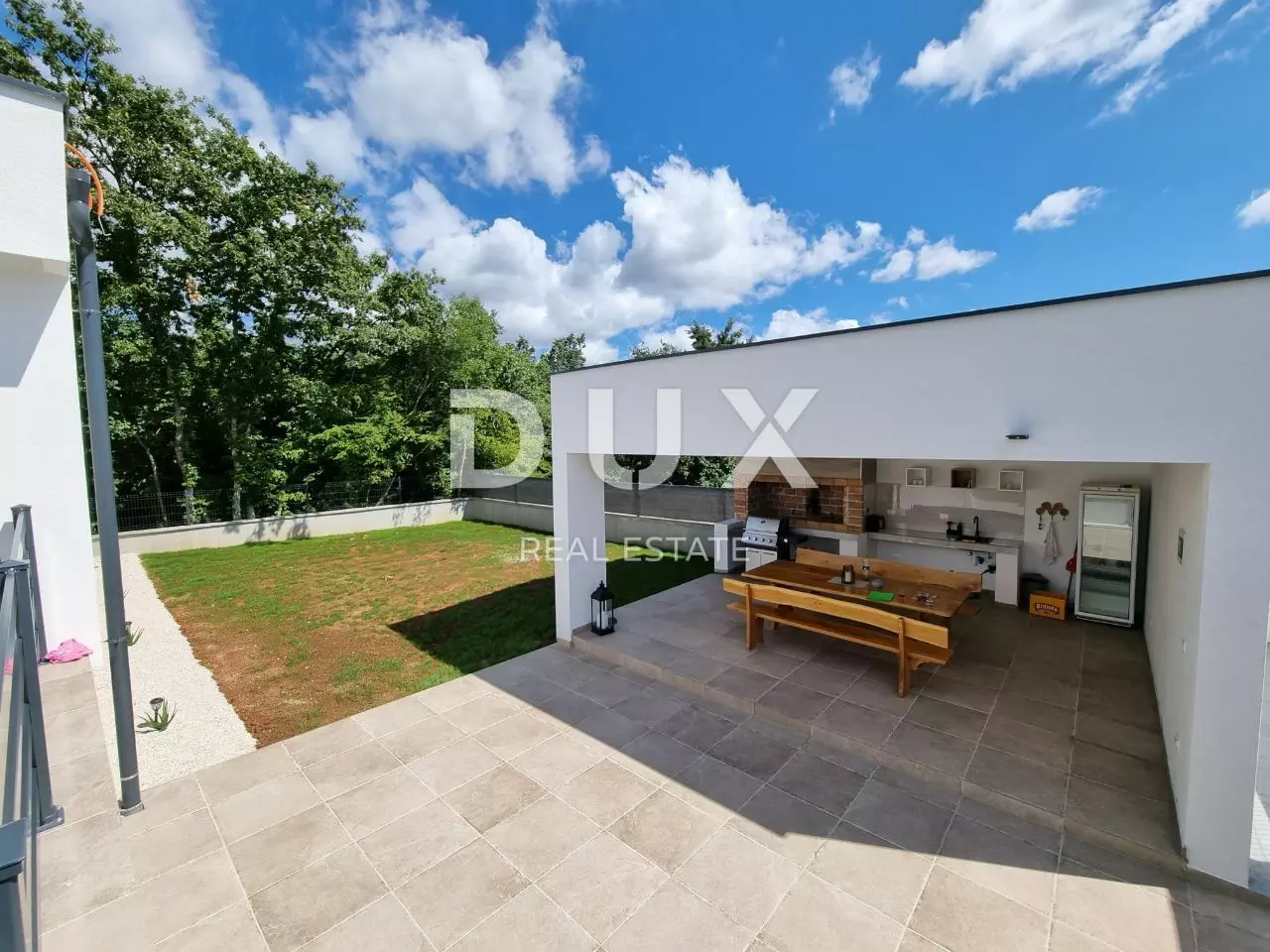 3-bedroom Villa In Svetvinčenat, Croatia (220 M²)