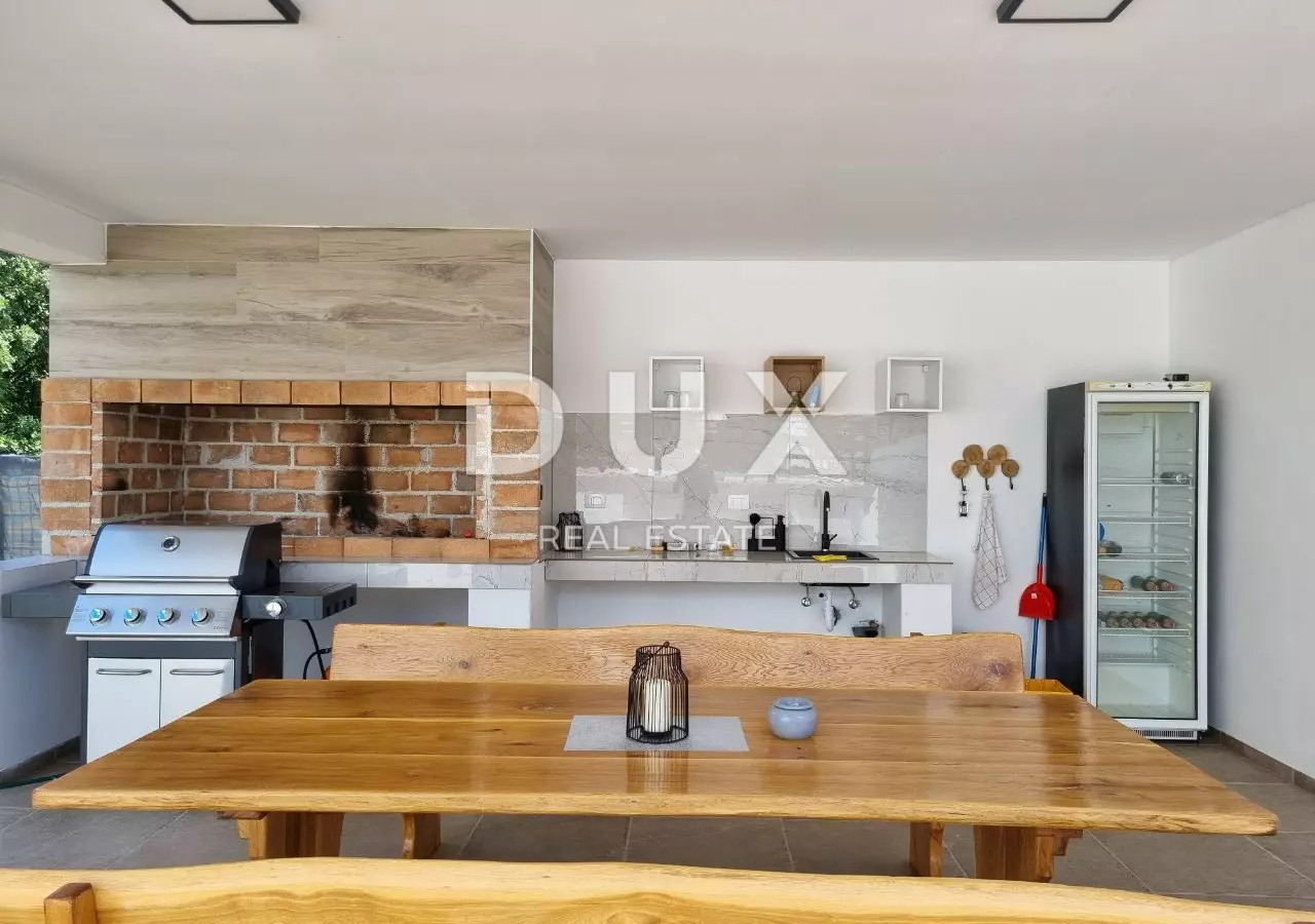 3-bedroom Villa In Svetvinčenat, Croatia (220 M²)