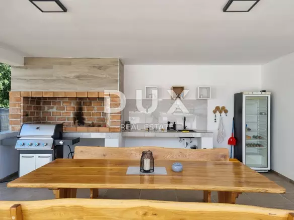 3-bedroom Villa In Svetvinčenat, Croatia (220 M²)
