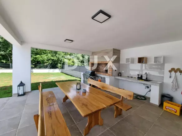 3-bedroom Villa In Svetvinčenat, Croatia (220 M²)