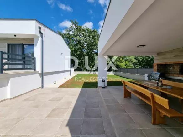 3-bedroom Villa In Svetvinčenat, Croatia (220 M²)