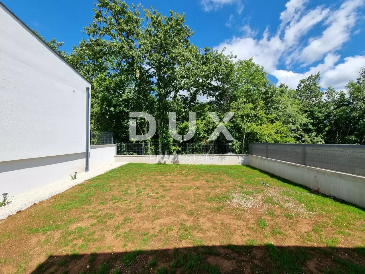 3-bedroom Villa In Svetvinčenat, Croatia (220 M²)