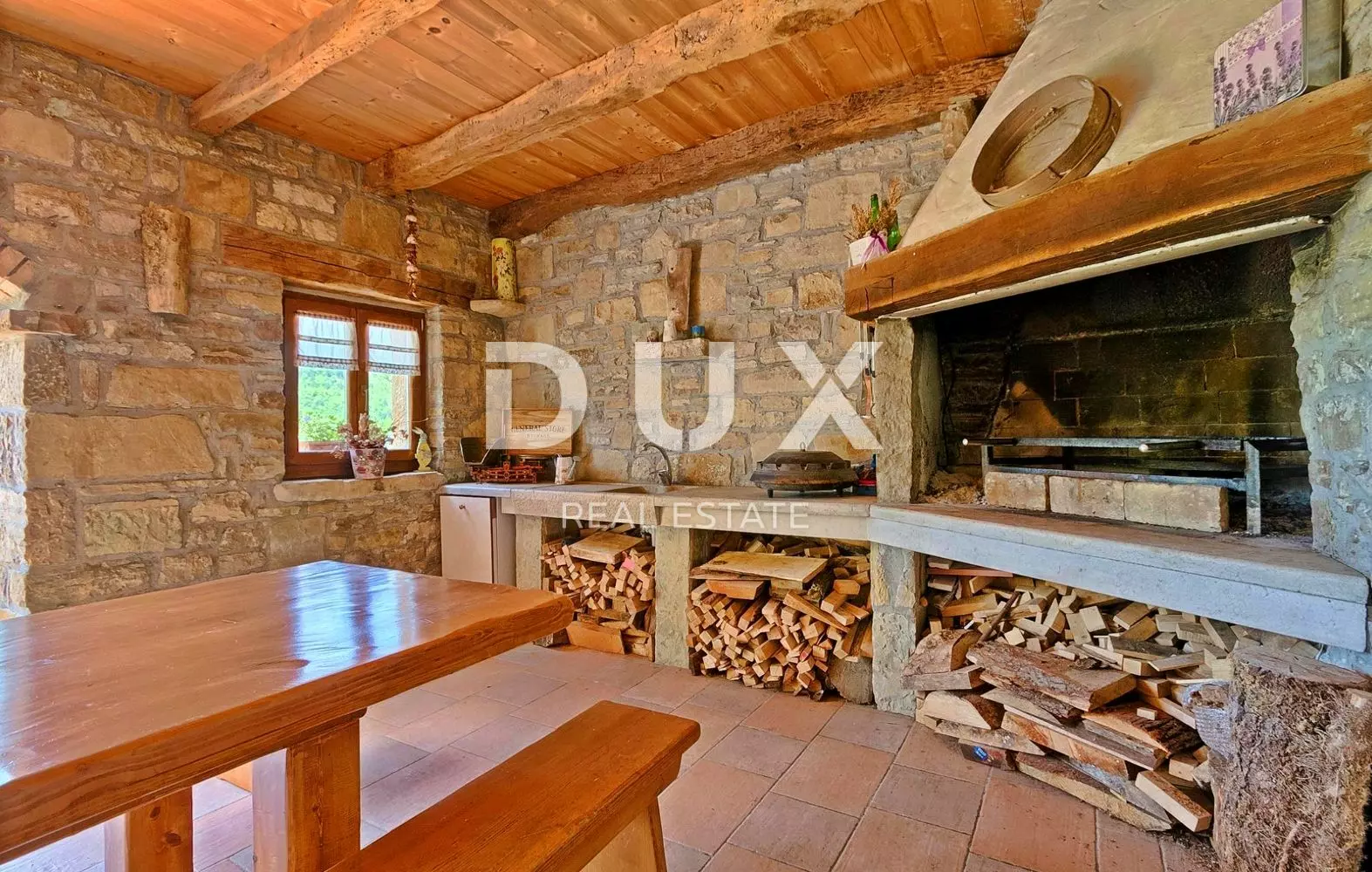 1700267124_croatia-istria-property-for-sale-12-425228 4-bedroom Detached House In Motovun, Croatia (300 M²)