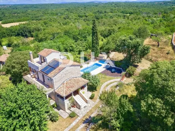 7-bedroom Villa In Višnjan, Croatia (317 M²)