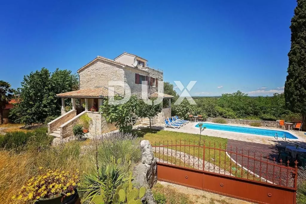 7-bedroom Villa In Višnjan, Croatia (317 M²)