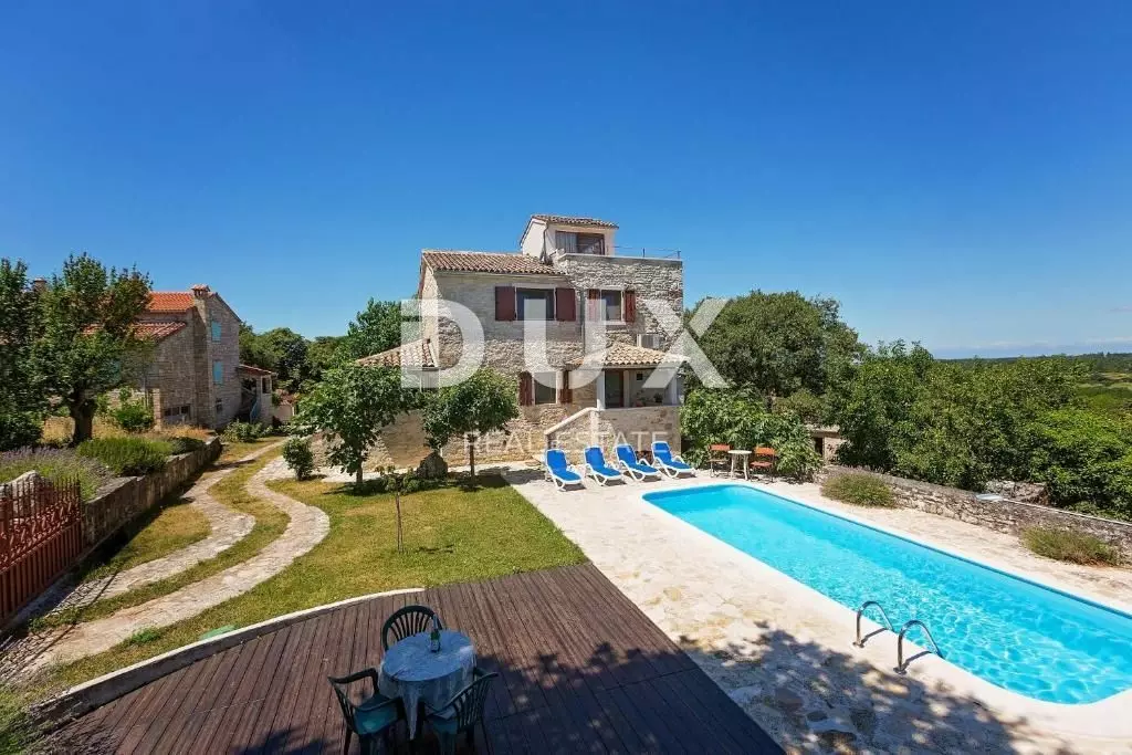 7-bedroom Villa In Višnjan, Croatia (317 M²)