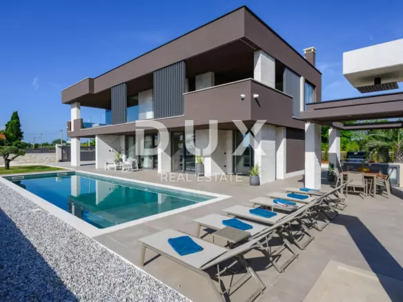 3-bedroom Villa In Krnica, Croatia (292 M²)