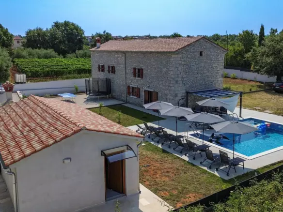 4-bedroom Villa In Svetvinčenat, Croatia (220 M²)
