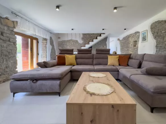 4-bedroom Villa In Svetvinčenat, Croatia (220 M²)