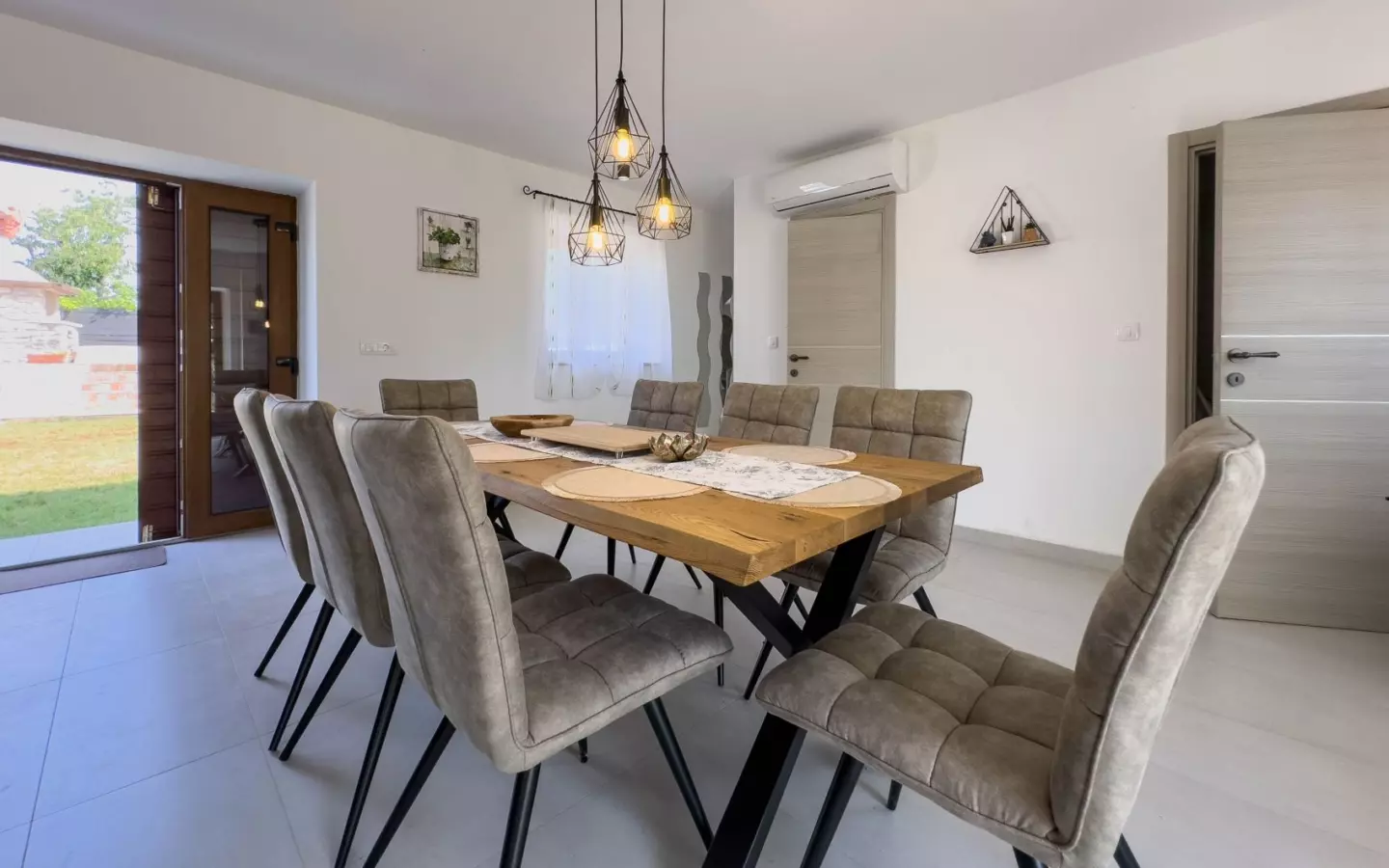 4-bedroom Villa In Svetvinčenat, Croatia (220 M²)