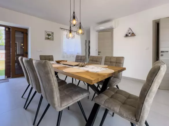 4-bedroom Villa In Svetvinčenat, Croatia (220 M²)