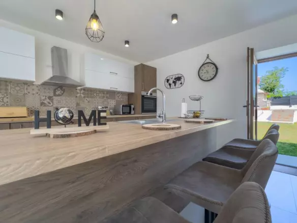 4-bedroom Villa In Svetvinčenat, Croatia (220 M²)
