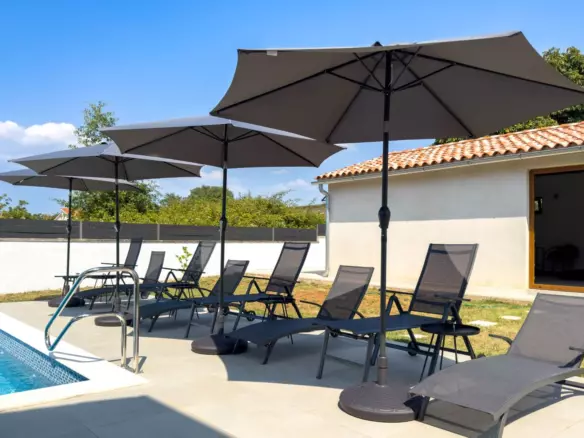 4-bedroom Villa In Svetvinčenat, Croatia (220 M²)