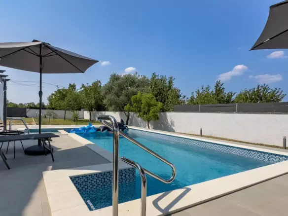 4-bedroom Villa In Svetvinčenat, Croatia (220 M²)