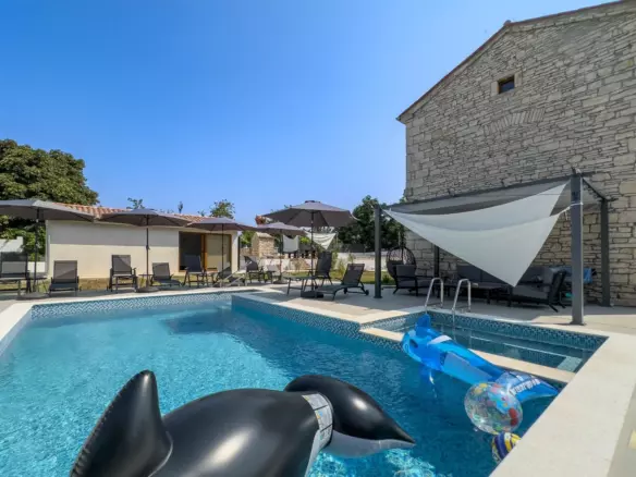 4-bedroom Villa In Svetvinčenat, Croatia (220 M²)