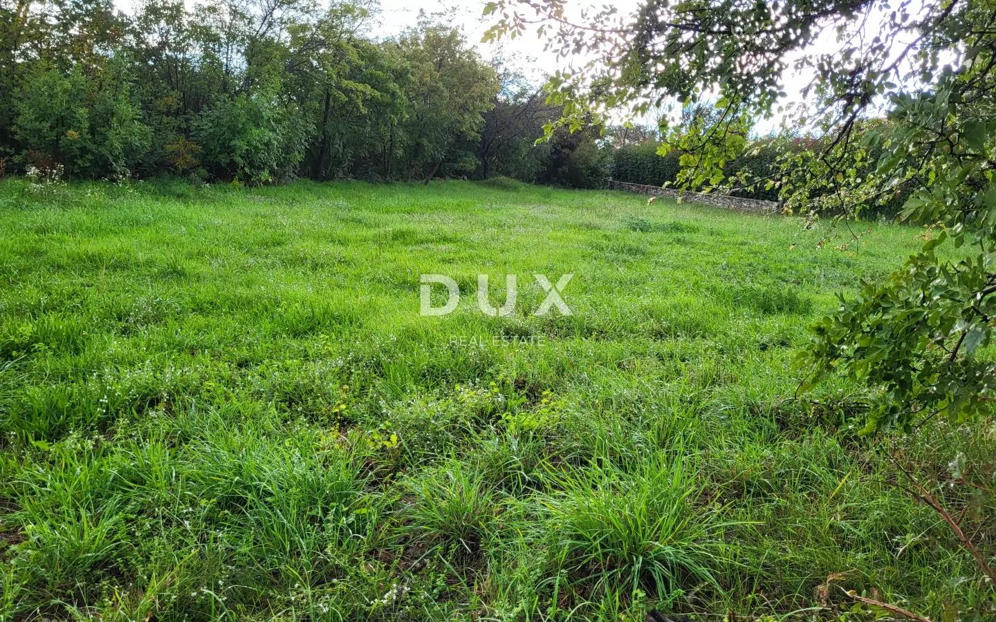 Land In Svetvinčenat, Croatia (897 M²)