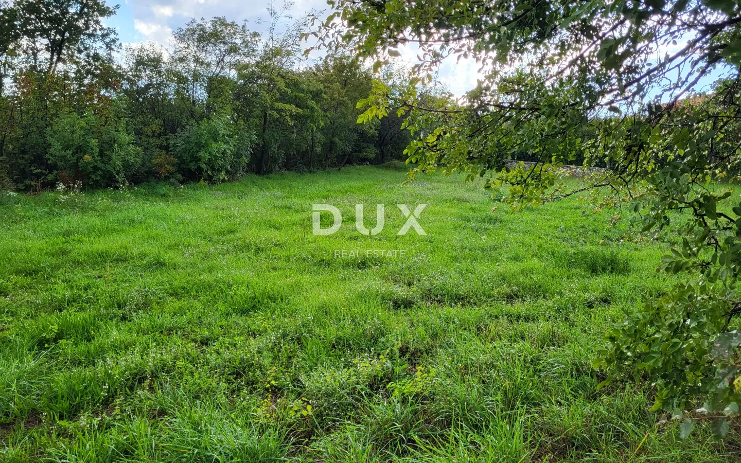 Land In Svetvinčenat, Croatia (897 M²)