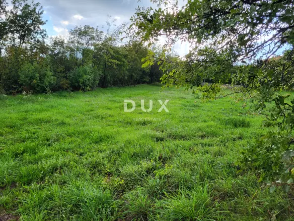 Land In Svetvinčenat, Croatia (897 M²)