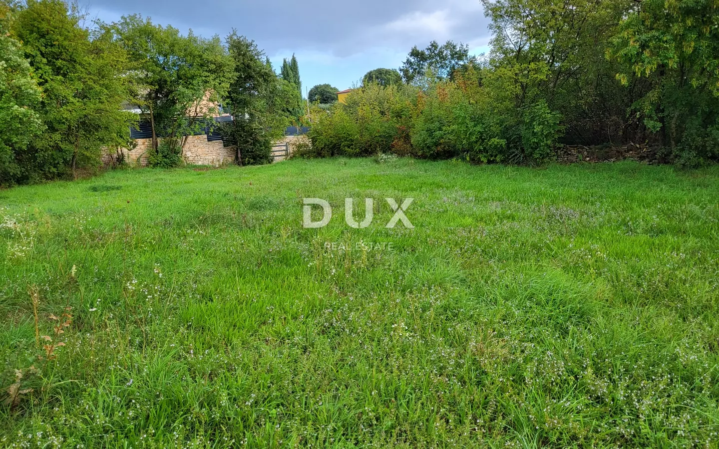 Land In Svetvinčenat, Croatia (897 M²)