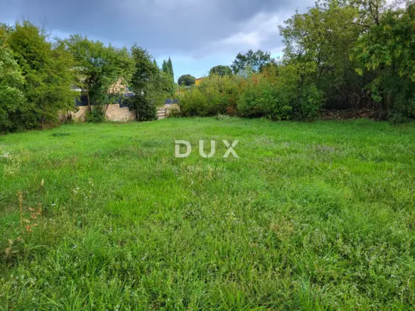 Land In Svetvinčenat, Croatia (897 M²)
