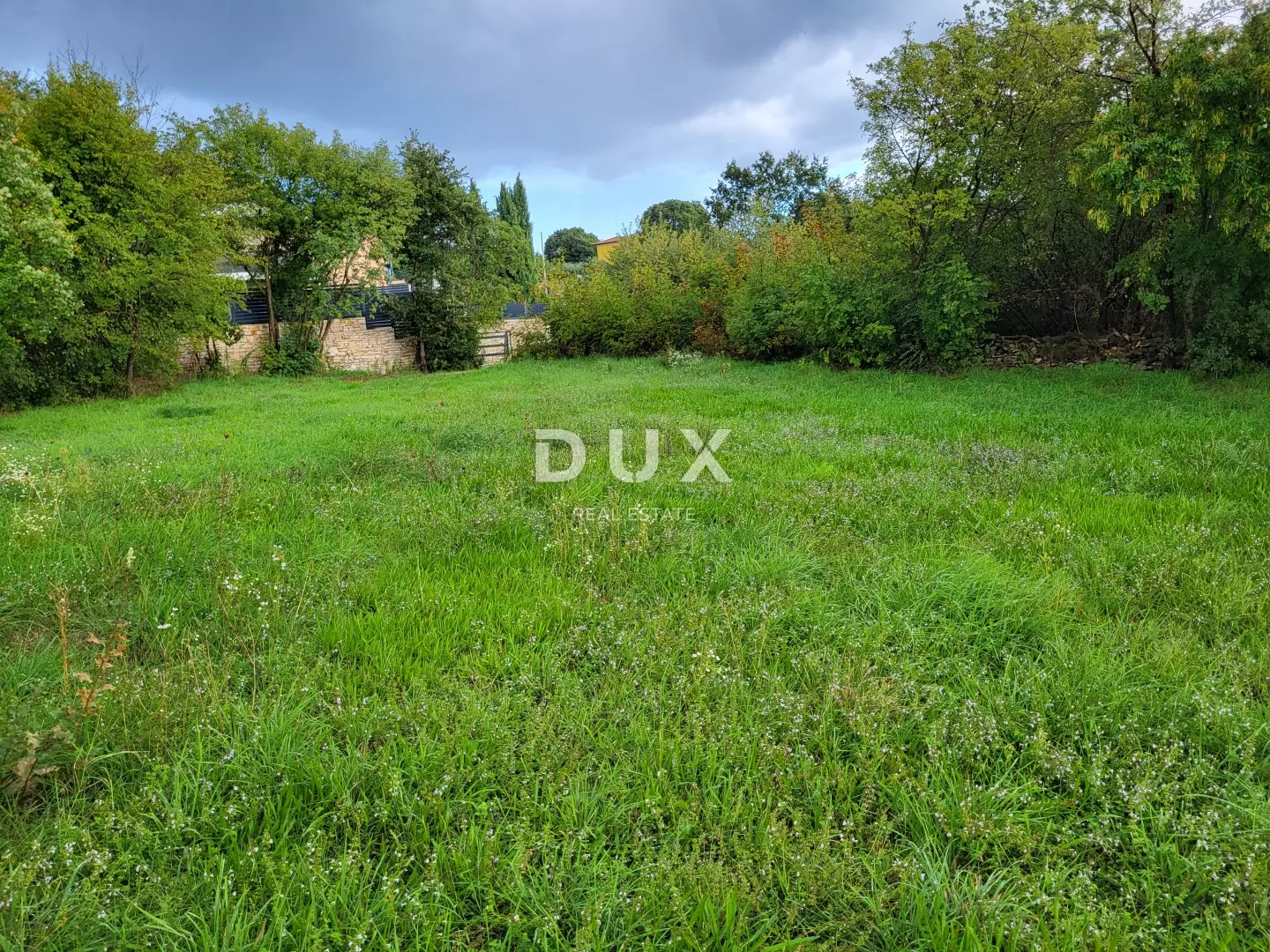 1759143560_slika-4-26e6f0 Land In Svetvinčenat, Croatia (897 M²)