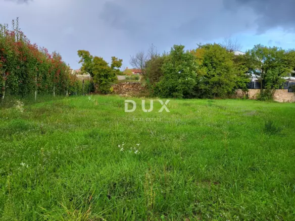 Land In Svetvinčenat, Croatia (897 M²)