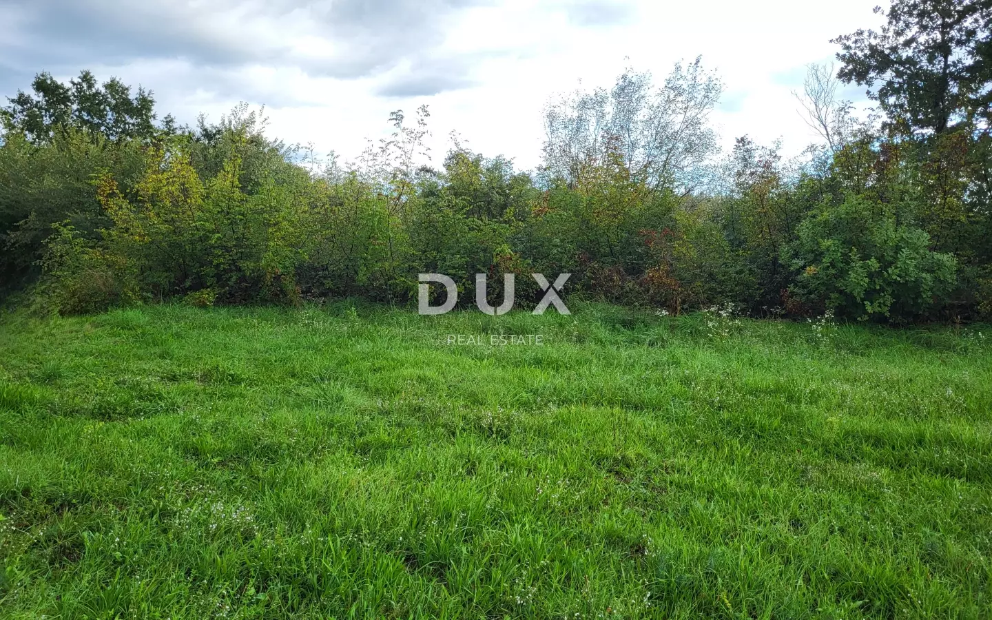 Land In Svetvinčenat, Croatia (897 M²)