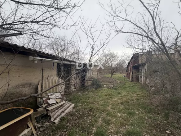 Land In Zemunik Donji, Croatia (2.432 M²)