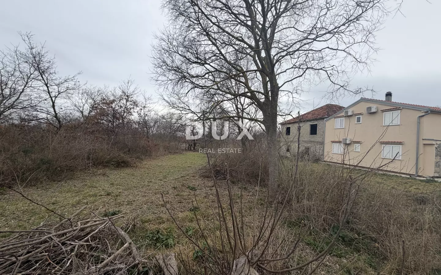 Land In Zemunik Donji, Croatia (2.432 M²)
