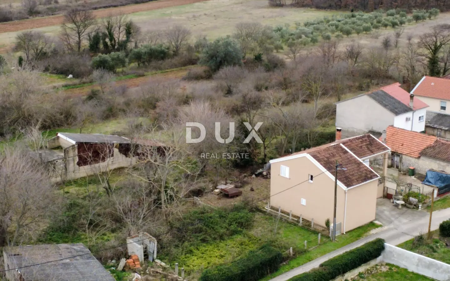 Land In Zemunik Donji, Croatia (2.432 M²)